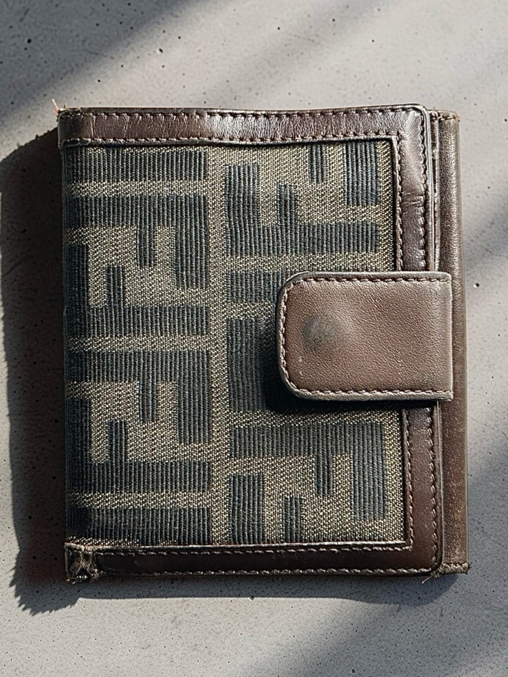80’s FENDI Zucca wallet - bi fold with a Double Snap Closure - vintage pre loved - Picture 11 of 13